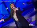 Laura Pausini 
26 февраля 2001 возвращается туда, где начинала свою карьеру, да ... возвращается именно на сцену Театра Ariston . Тем вечером Лаура исполнила несколько песен, очень эмоционально,так, как пела их на Сан-Ремо, за что сорвала немало апплодисментов !, 2001